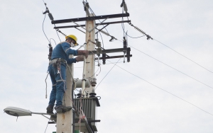 بهره برداری از 27پروژه برق رسانی دراستان فارس همزمان با هفته دولت