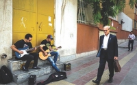 نوازندگان خياباني نيازمند حمايت و ساماندهي هستند
